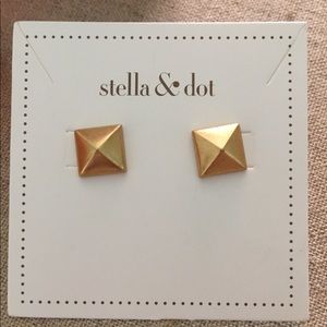 Stella and Dot Cleopatra Studs